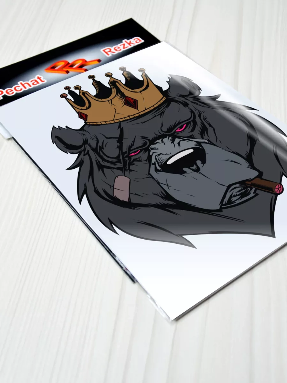 Наклейка - Медведь в короне