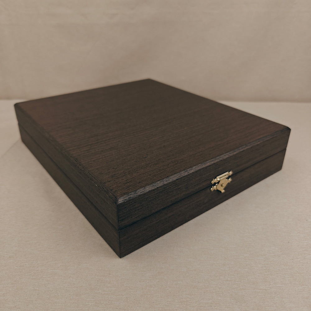 Книга в переплёте из натуральной кожи "Великие полководцы" в футляре