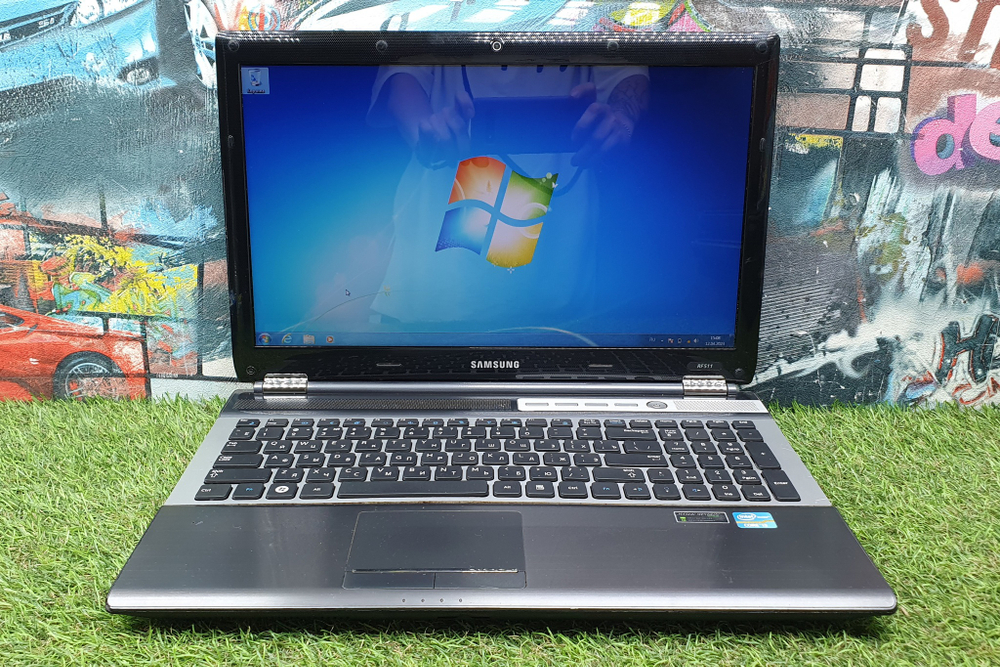 Ноутбук Samsung i3/6 Gb