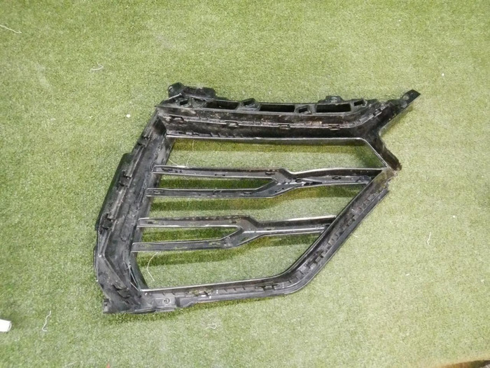 Решетка переднего бампера левая Lamborghini Urus (2017-2022)