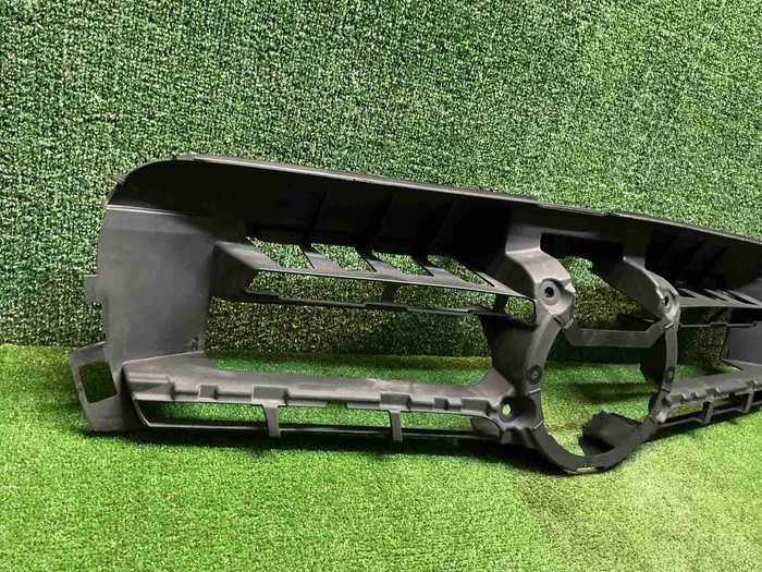 Кронштейн решетки Mercedes GLS x167 (19-24)