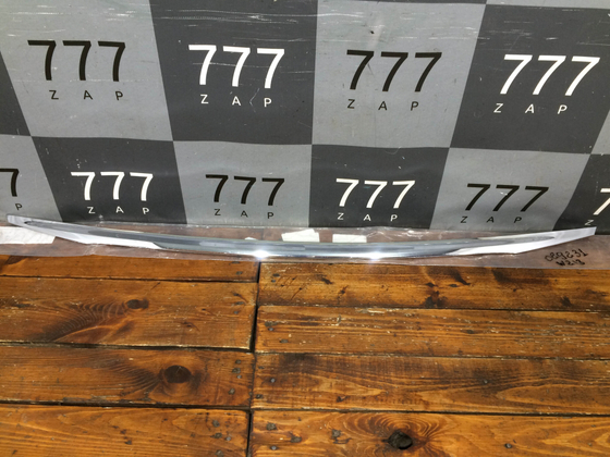 Накладка крышки багажника Mercedes E (W213) 20-нв Б/У Оригинал A2137573600