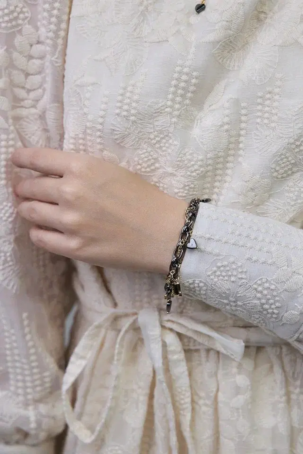 Браслет "Амора" из гематита с черным цирконом, оттенок золото