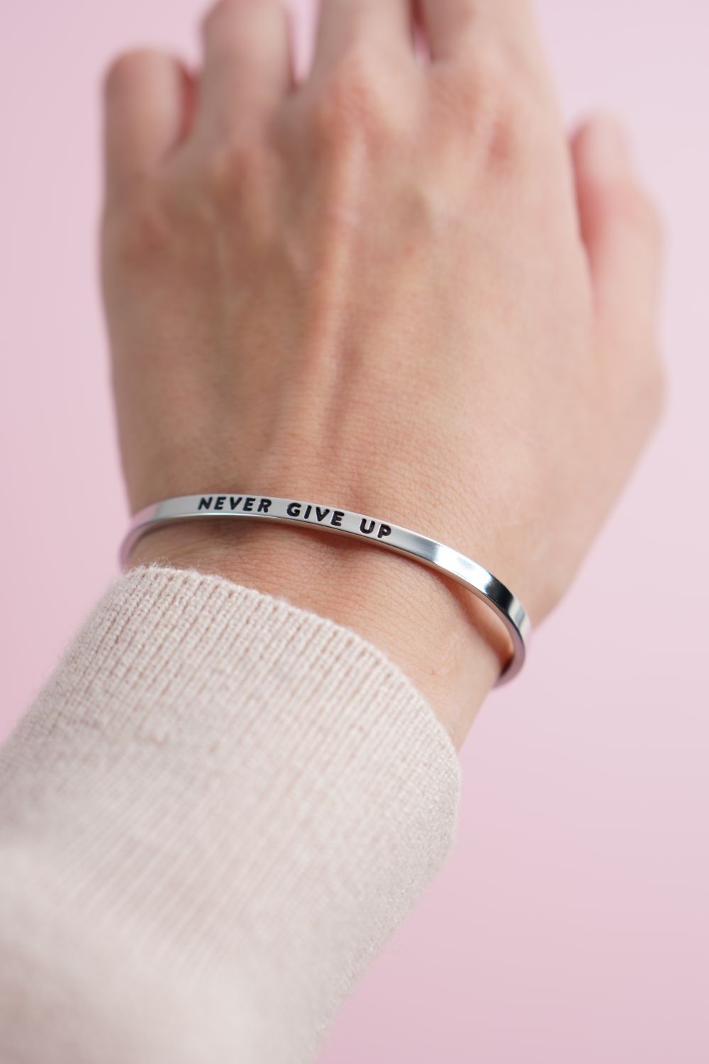 Браслет Never Give Up