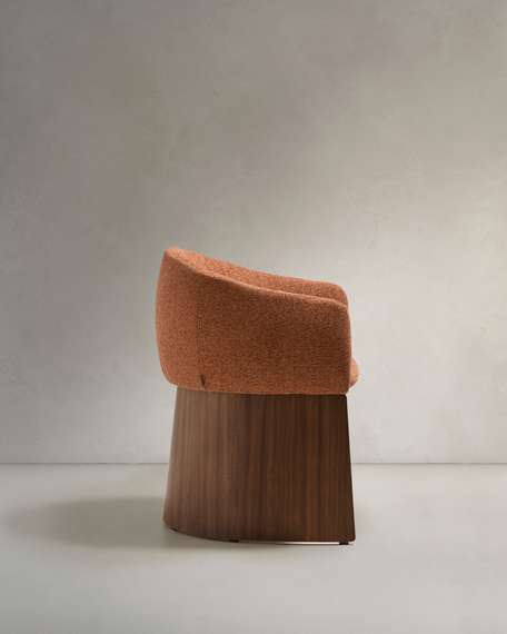 Стул Bosca из терракотового шенилла с ножками из шпона ореха