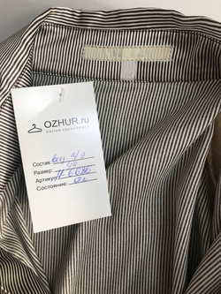 Блузка в тонкую полоску стильная, визуально на 44 размер