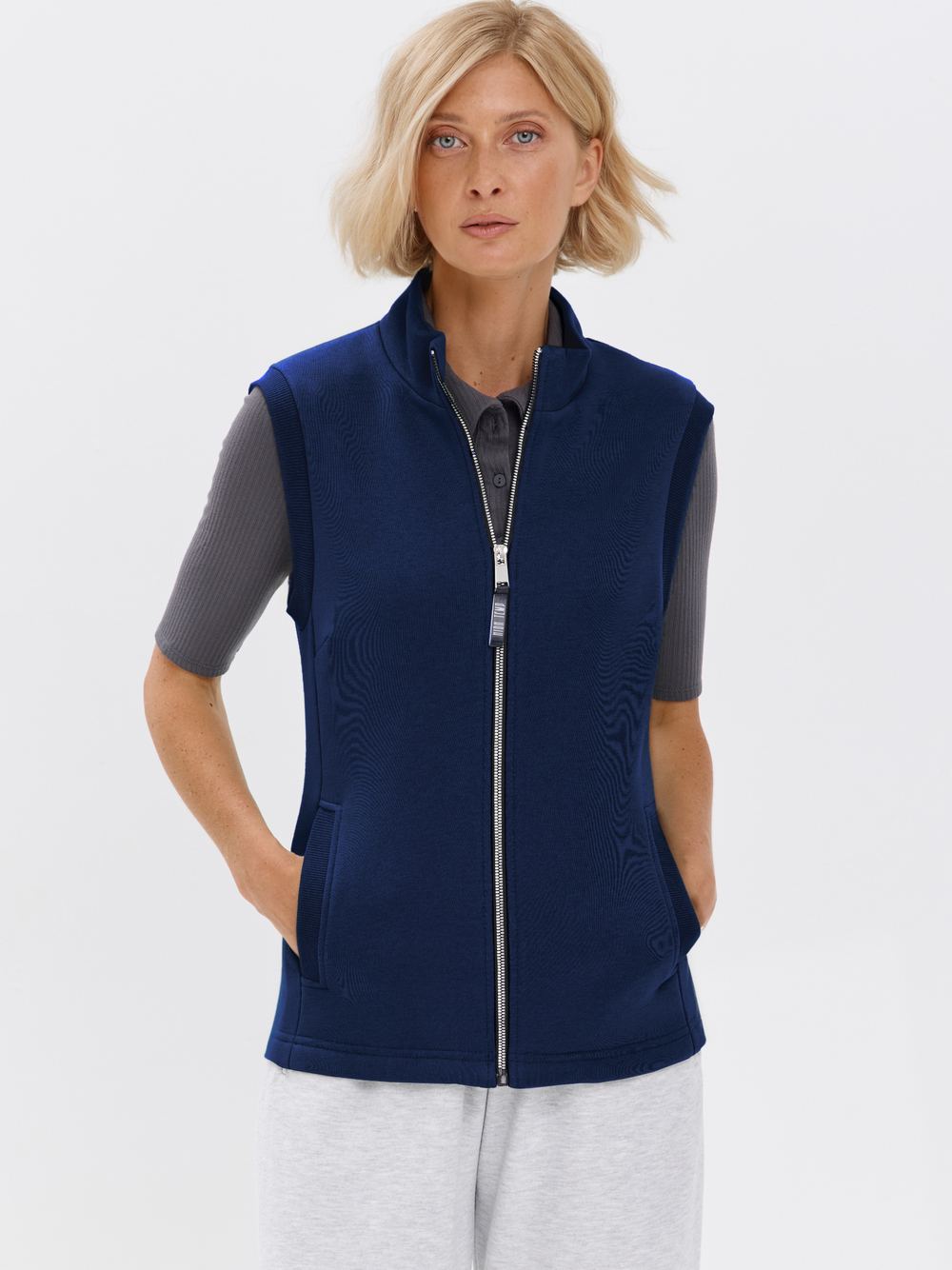 Жилет с начесом на молнии