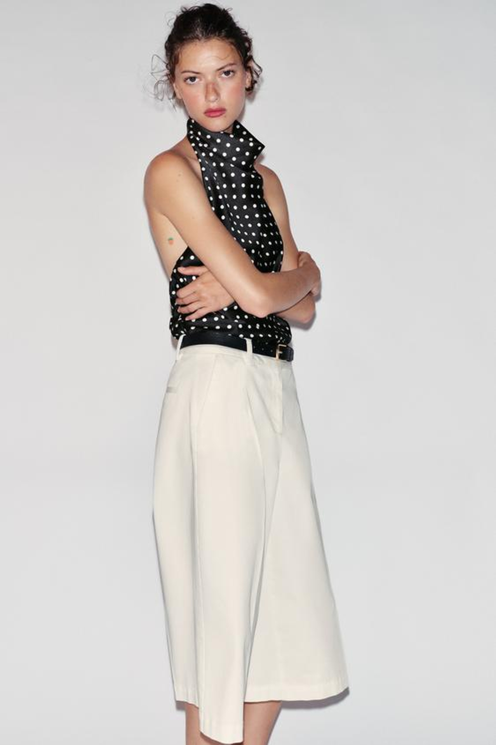 ZARA АТЛАСНЫЙ ТОП С ГОРЛОВИНОЙ ХАЛТЕР, ЧЕРНЫЙ/БЕЛЫЙ