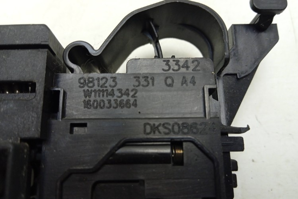 WMSG622 кт135 Блокировка люка для стиральной машины Hotpoint-Ariston WMSG622 б/у