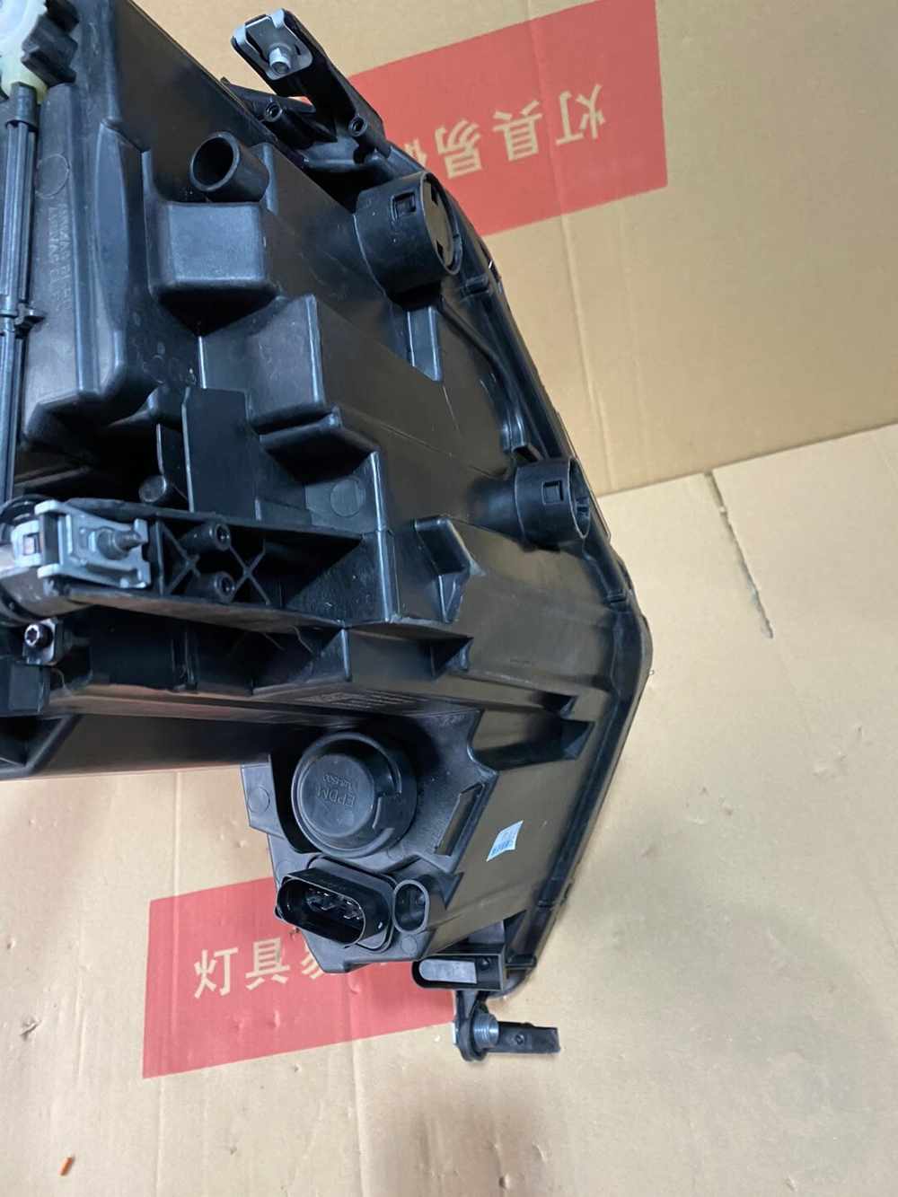 Оригинальные LED фары на Volkswagen Jetta (2012-2019) низкой комплектации