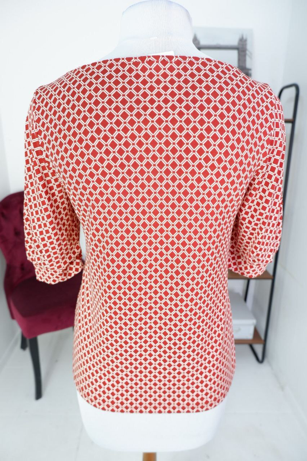 Блузка с интересным орнаментом  44 размер