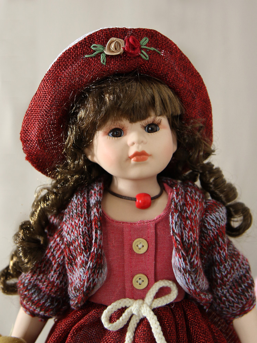 Кукла фарфоровая 16' на подставке