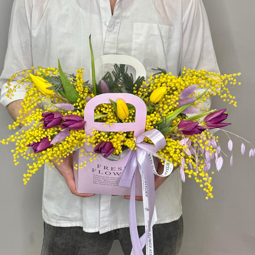 «Оттепель» Цветы в коробке с тюльпанами, мимозой