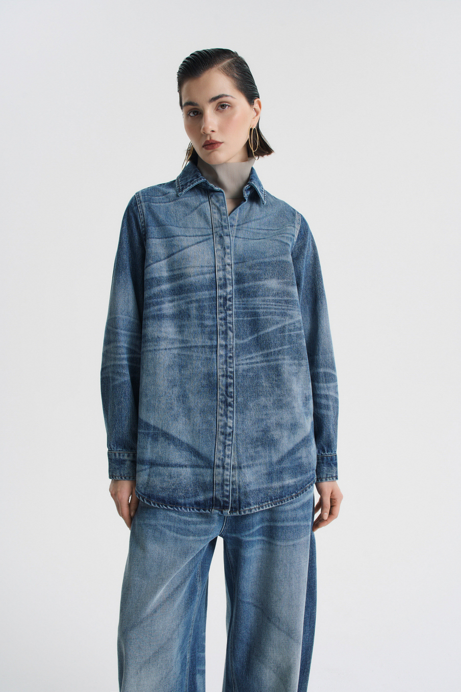 Джинсовая рубашка acid wash