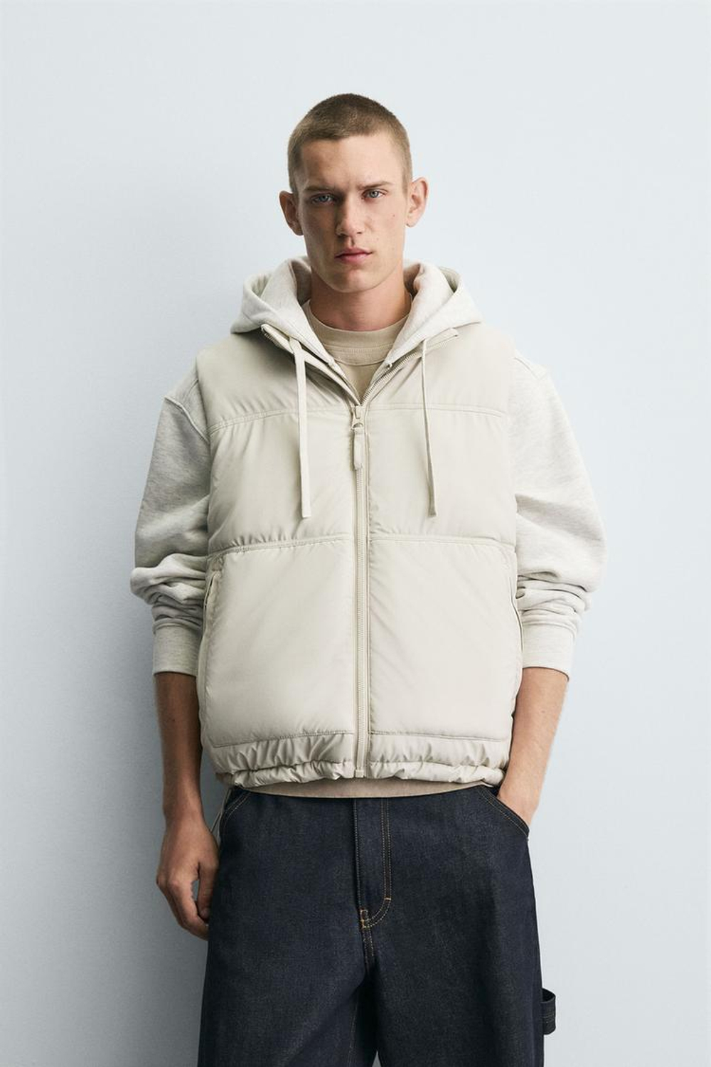 ZARA ПРОРЕЗИНЕННЫЙ СТЕГАНЫЙ ЖИЛЕТ, ЖЕЛТОВАТО-БЕЛЫЙ