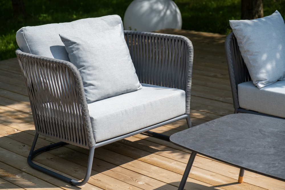 "Багамы" кресло плетеное из роупа, каркас алюминий темно-серый (RAL7024) муар, роуп серый 15мм, ткань светло-серая