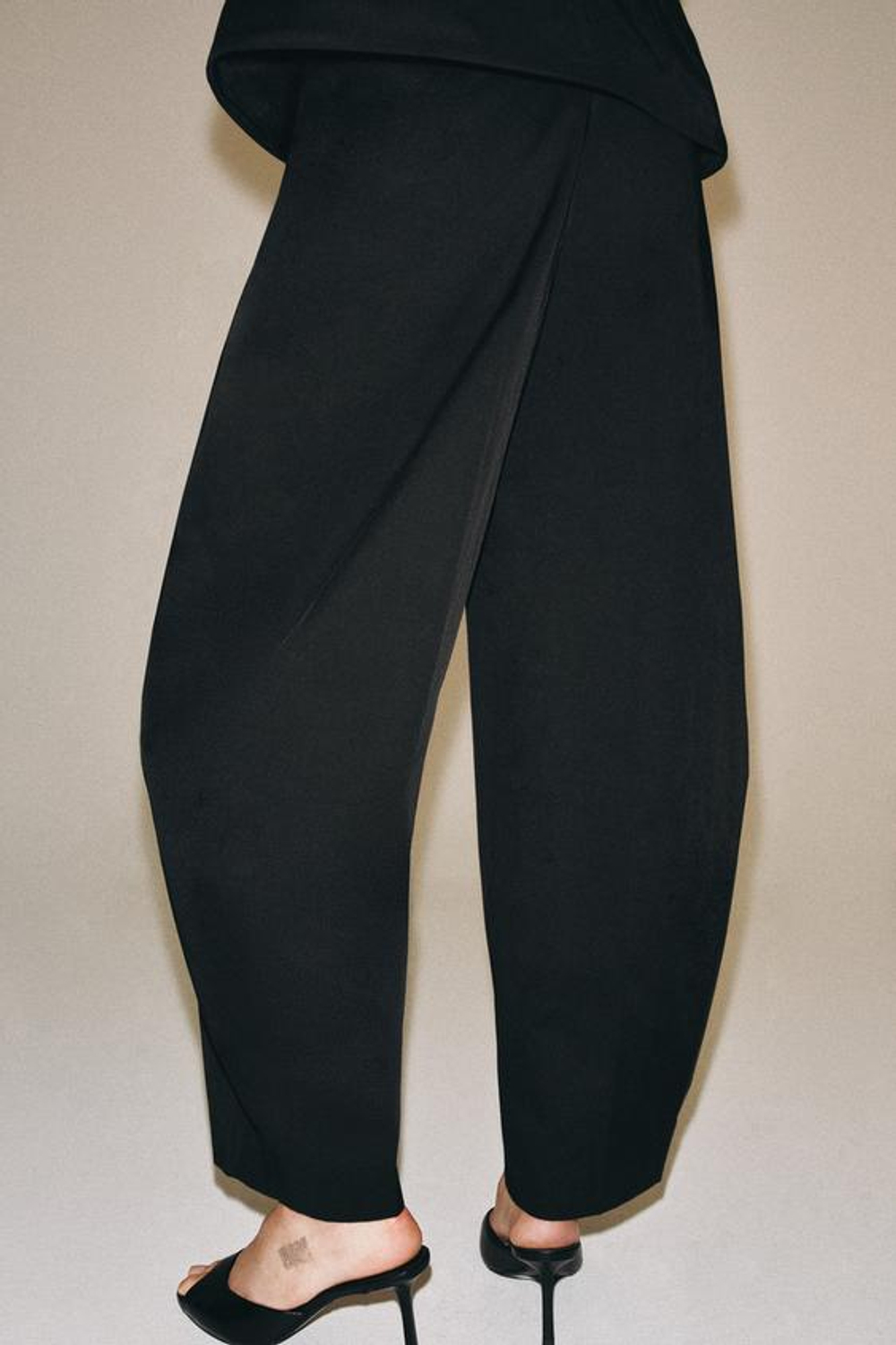 ZARA ШИРОКИЕ БРЮКИ — ZW COLLECTION, ЧЕРНЫЙ