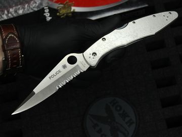 Складной нож Spyderco Police C07PS c клинком из стали VG-10, рукоять Stainless Steel