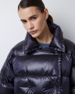 Пуховик двубортный укороченный черничный