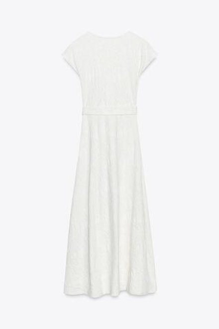 ZARA ЖАККАРДОВОЕ ПЛАТЬЕ С ПОЯСОМ, ЭКРЮ