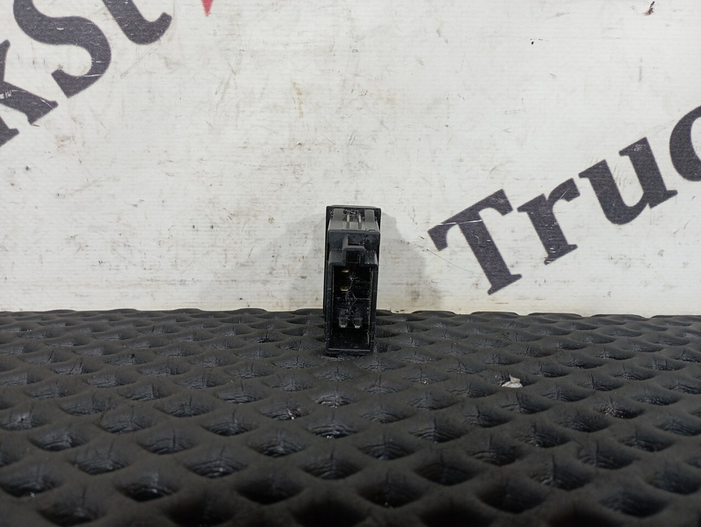 Кнопка системы ASR/ESC