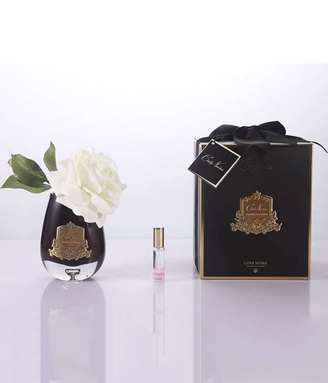 Роза чайная цвета слоновая кость в темной вазе, Cote Noire