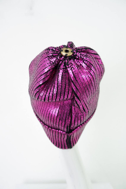 Шапка блестящая, новая