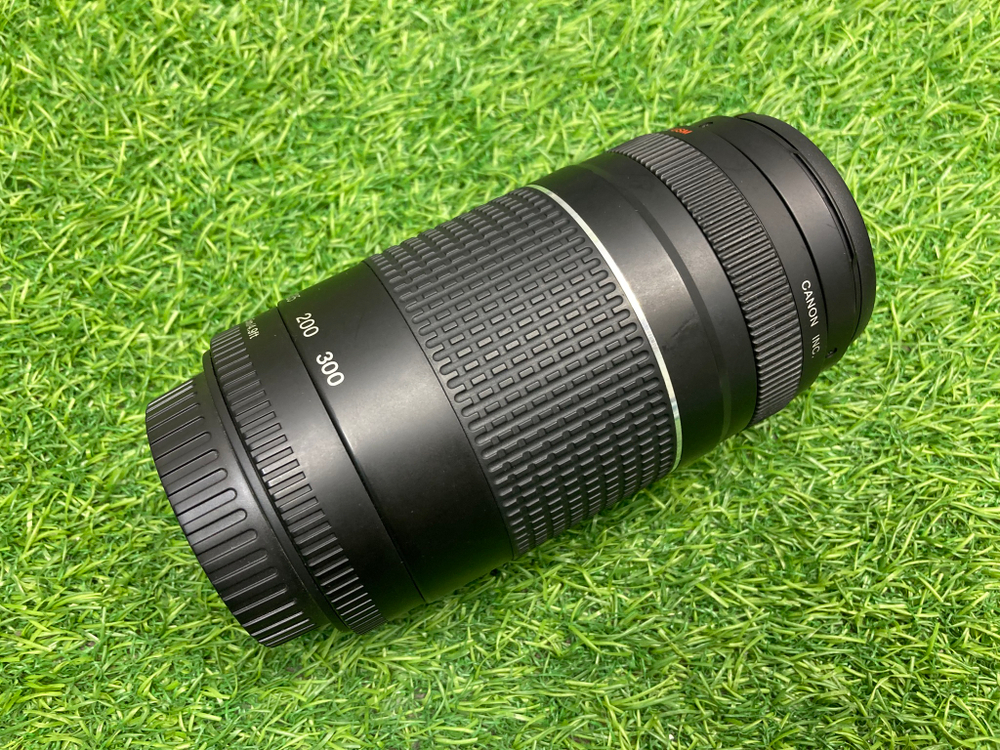 Canon EF 75-300mm 4-5.6 III USM