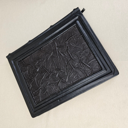 Книга в переплёте из натуральной кожи "Черное золото. История русской нефти" - 2 в футляре