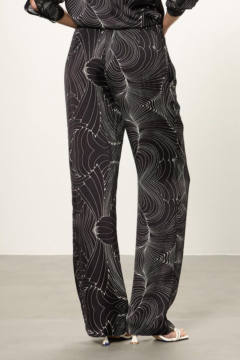 Комплект рубашка Хельсинки и брюки палаццо черно-белый принт вискоза