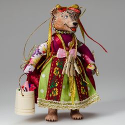 Ёлочная игрушка Медведица "Маша" прачка