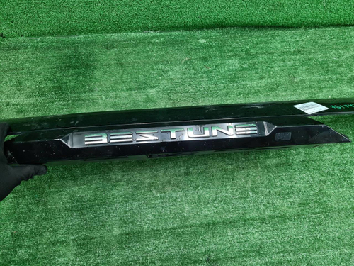 Накладка крышки багажника Faw Bestune T77 (18-нв)