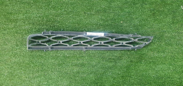 Решетка переднего бампера левая Rolls-Royce Phantom 8 (2017-2022)
