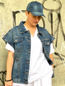 Джинсовый жилет Oversize  / обхват груди до 135 см