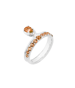 Кольцо из серебра со вставками из оранжевых фианитов