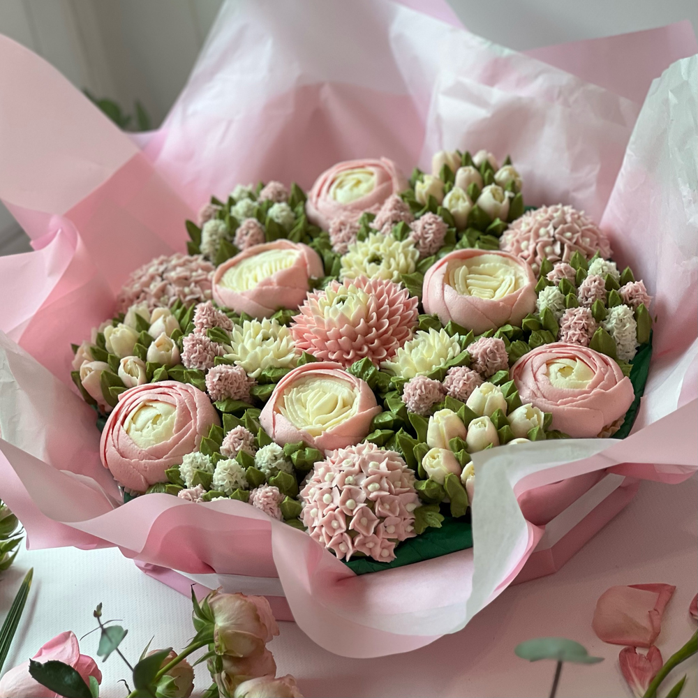 Букет цветочных капкейков гортензии с гиацинтамиив большом букете 19 шт