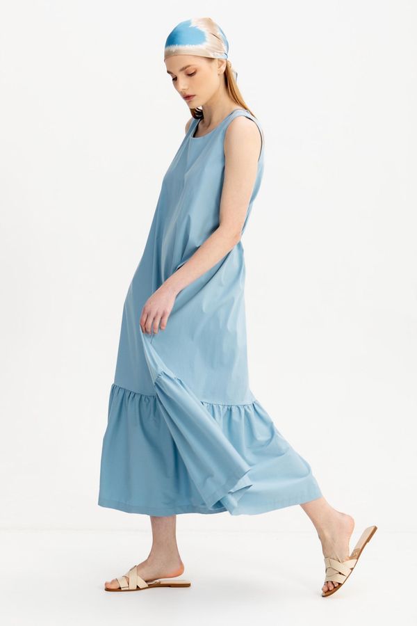 Платье с воланом