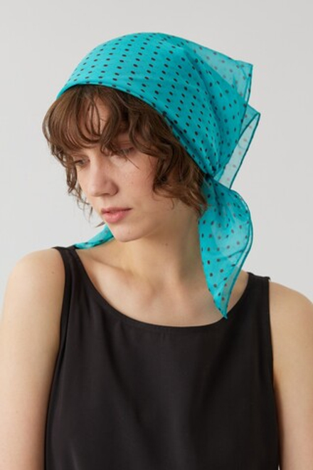 Косынка из шелка бирюзовая в горошек