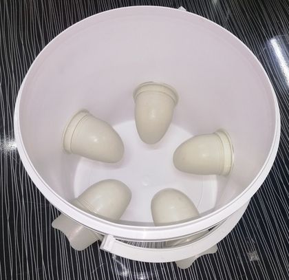 Кормушка - ведро 18 л (5 окон)