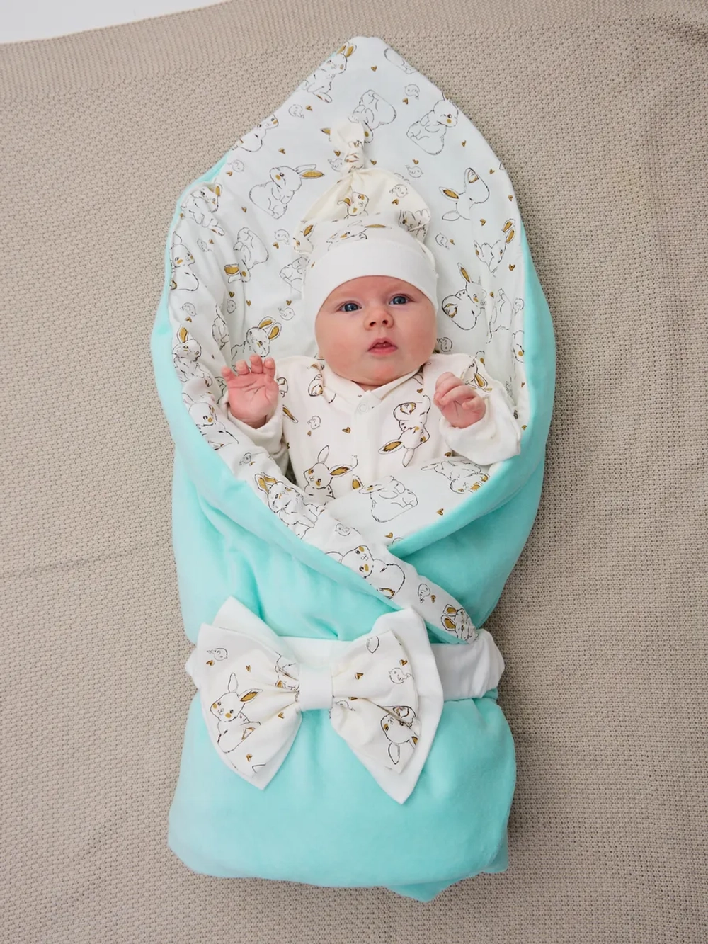 Конверт на выписку весна c костюмом