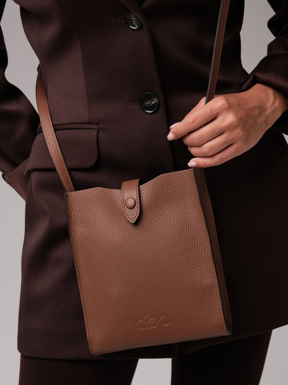 Женская кожаная сумка кросс-боди DBR 30919 темный орех