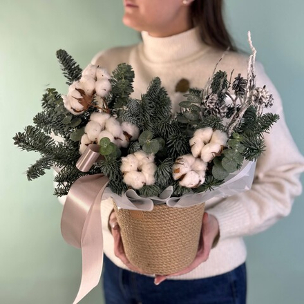 ХВОЙНАЯ КОМПОЗИЦИЯ В БЕЛОЙ ГАММЕ