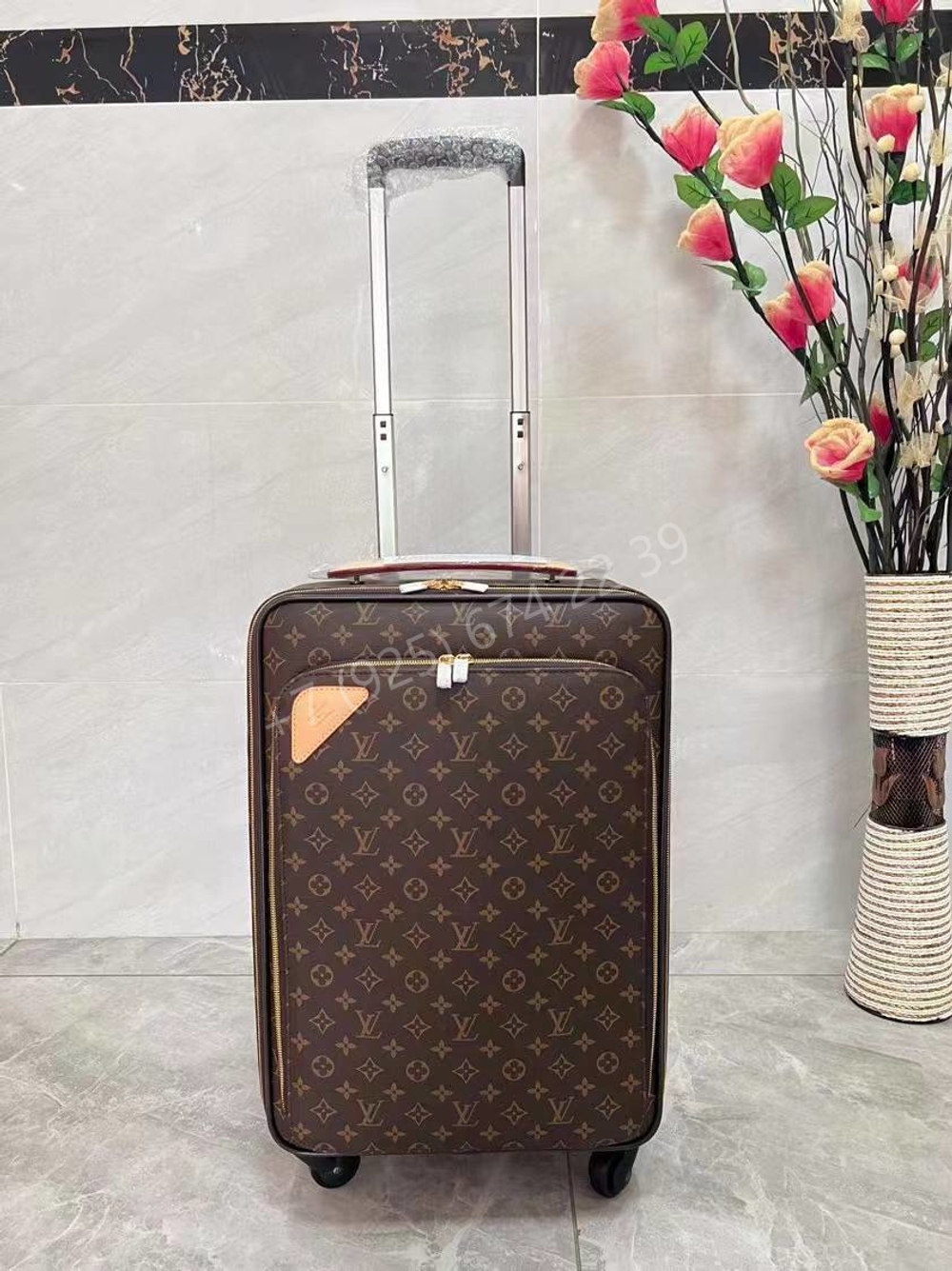 Чемодан Louis Vuitton, арт. 688581