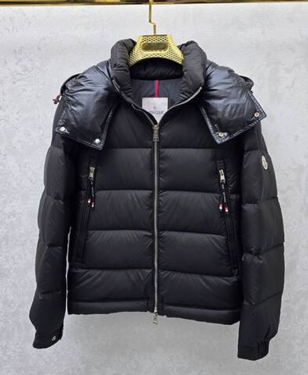 Пуховик Moncler