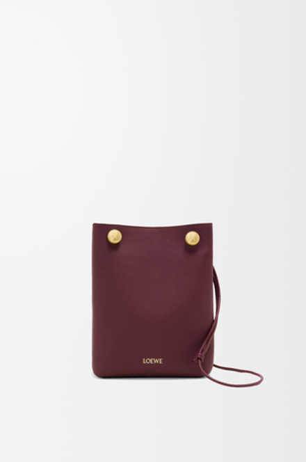 Loewe Сумка-мешок Pebble из гладкой телячьей кожи, бургунди