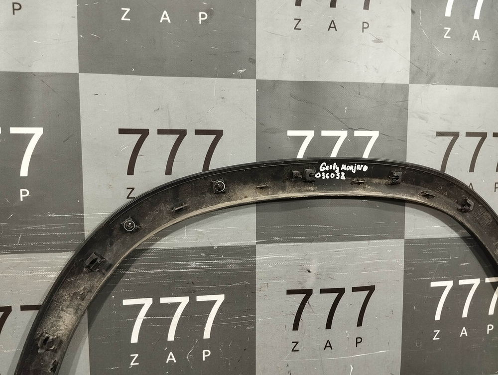 Накладка крыла переднего правого Geely Monjaro 22-нв Б/У Оригинал 6073118100