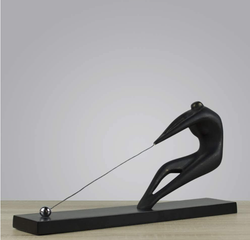 Статуэтка Man Throwing Hammer