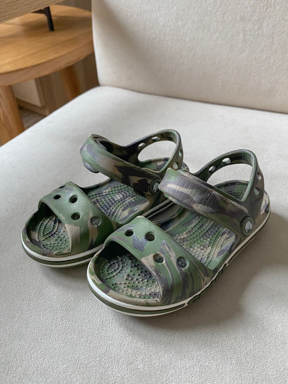 Crocs 24 best sale