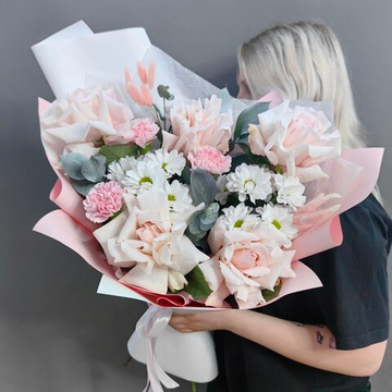 Букет с французскими розами в розовой гамме