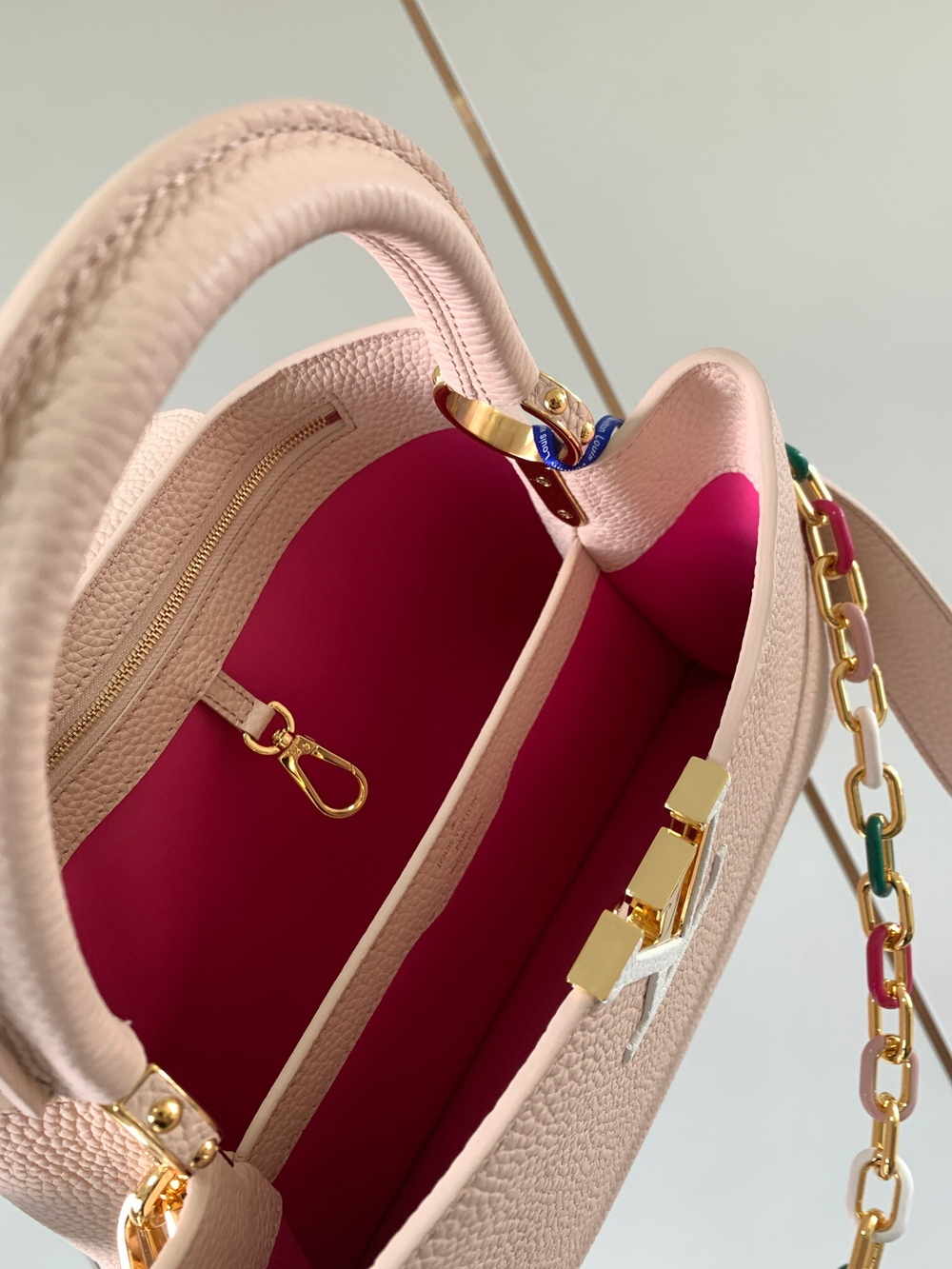 Louis Vuitton Capucines MM